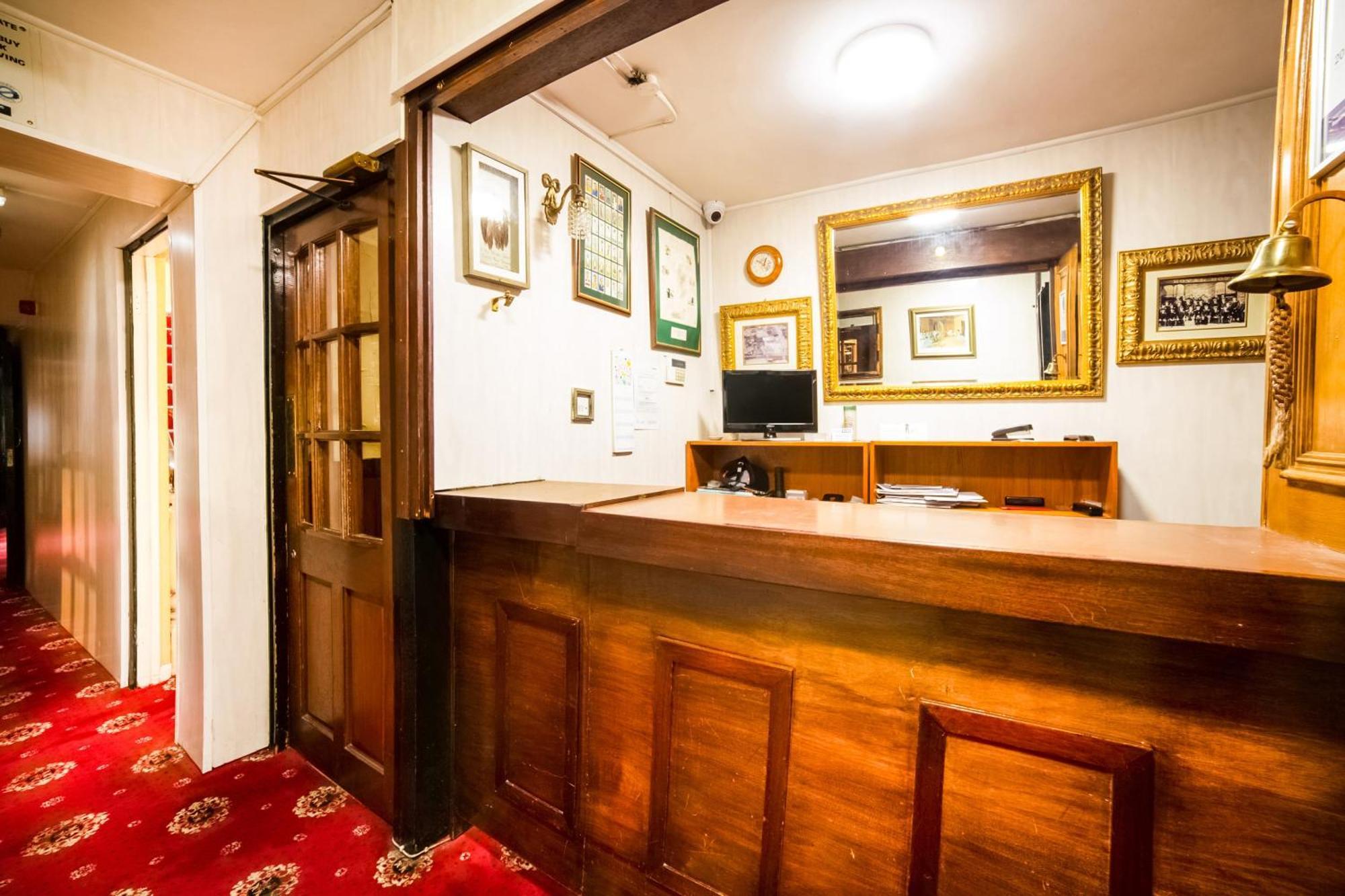 Oyo The Royal Hotel Dunston  Екстериор снимка