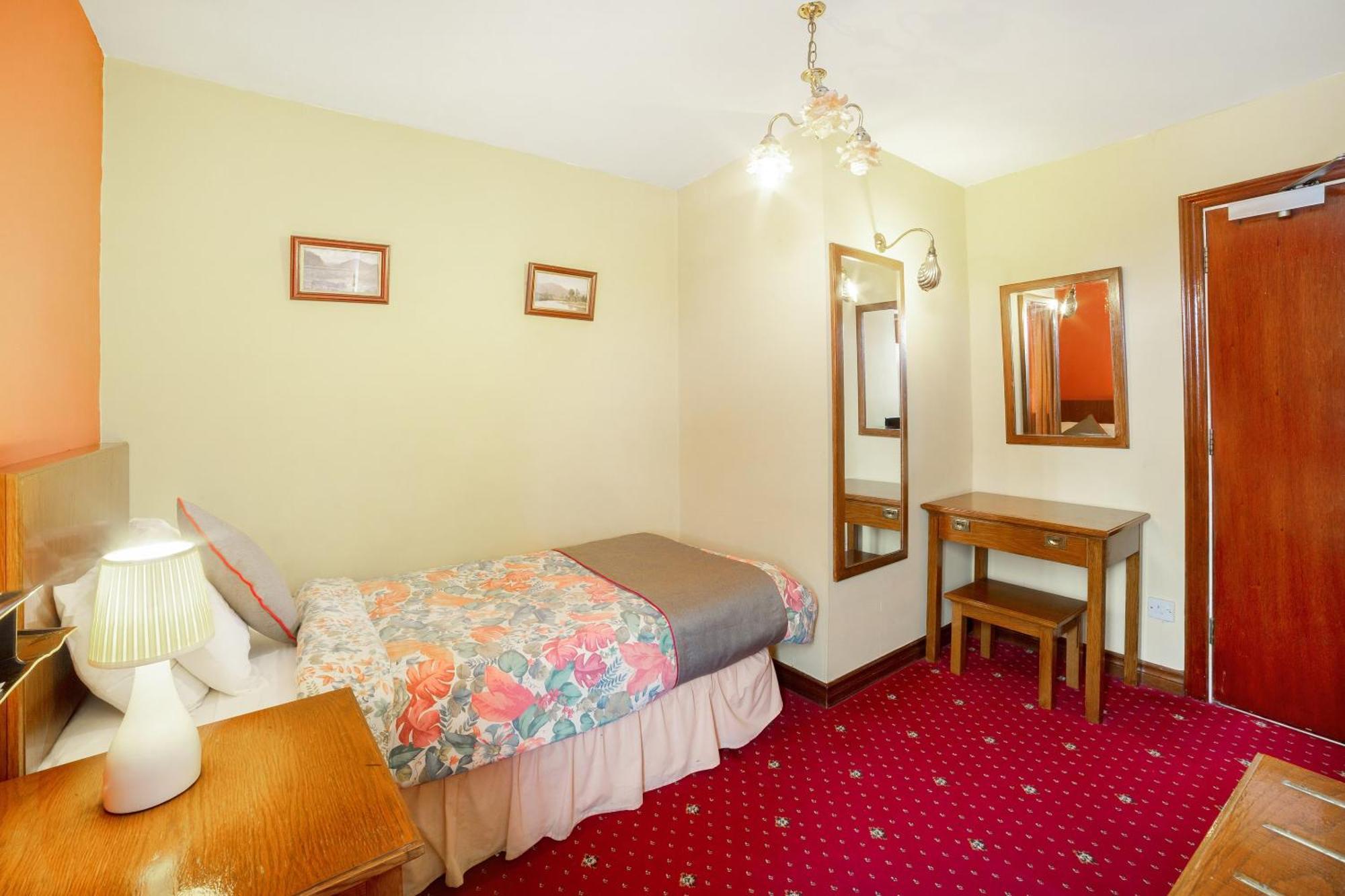 Oyo The Royal Hotel Dunston  Екстериор снимка